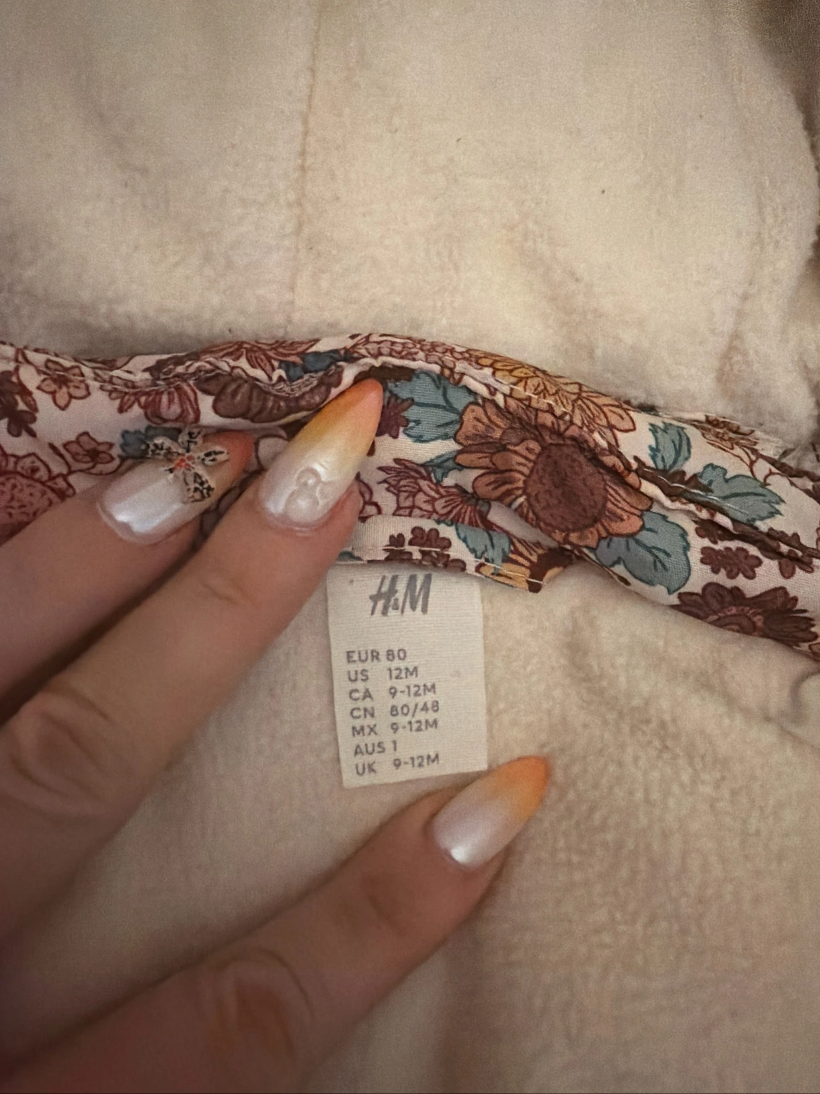 Abrigo floral para niña H&M 12 meses en buen estado – photo 2